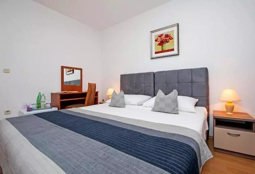 Ladonja Bbs, Family Run Bed & Breakfast