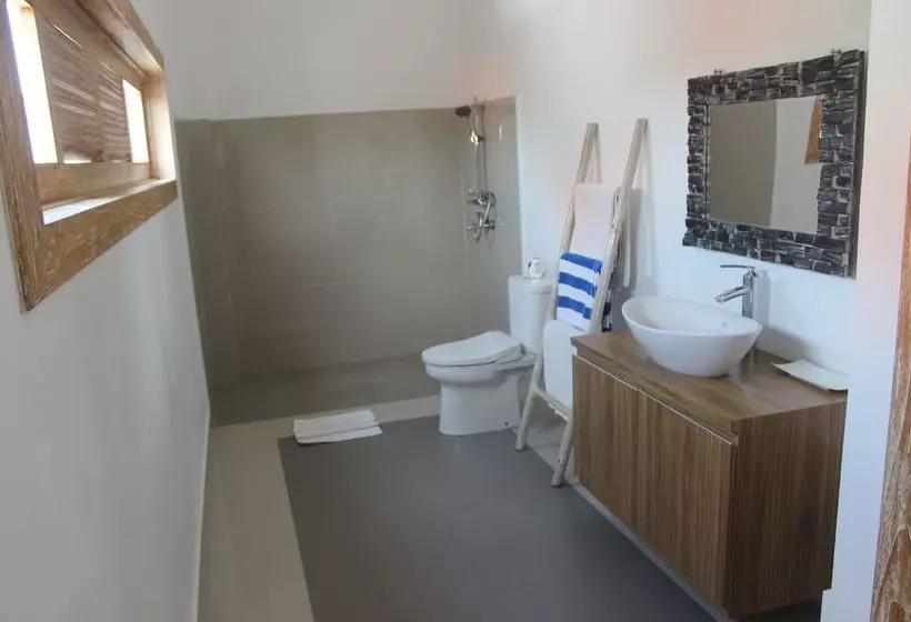 Hostelli Kedungu Surf Camp