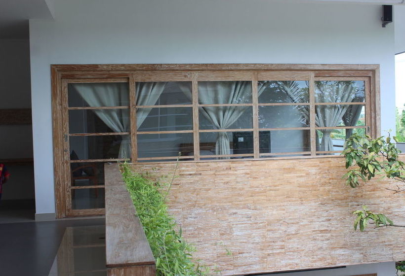 客栈 Kedungu Surf Camp