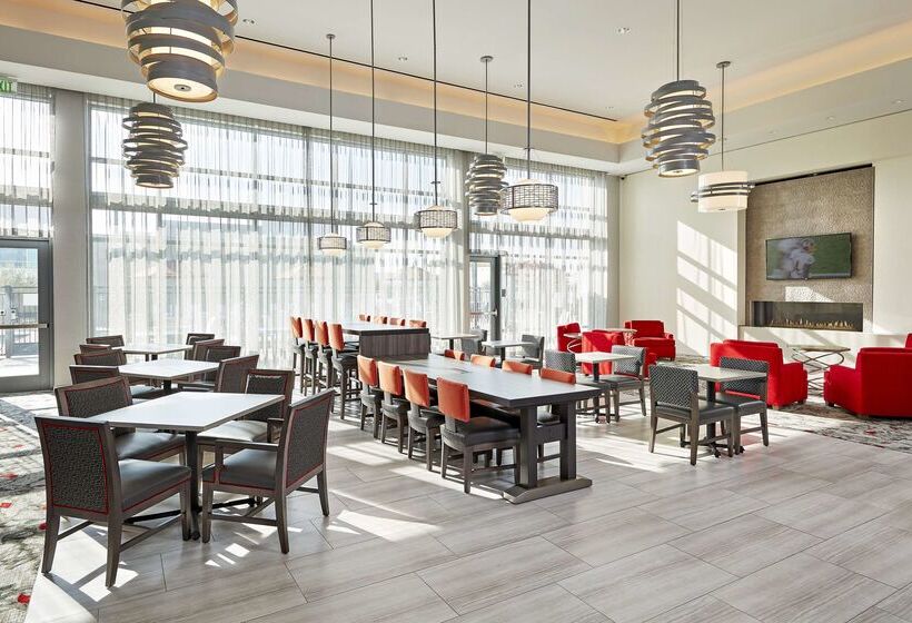 فندق Hampton Inn Long Beach Airport