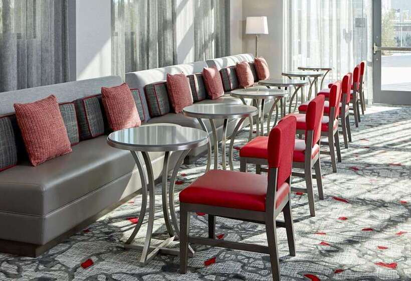 فندق Hampton Inn Long Beach Airport