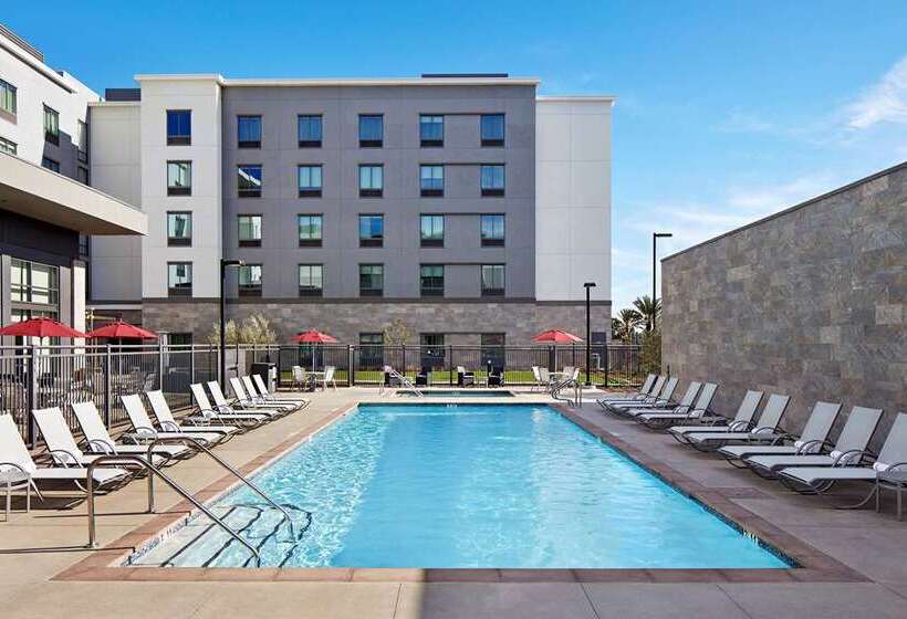 فندق Hampton Inn Long Beach Airport