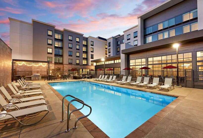 فندق Hampton Inn Long Beach Airport