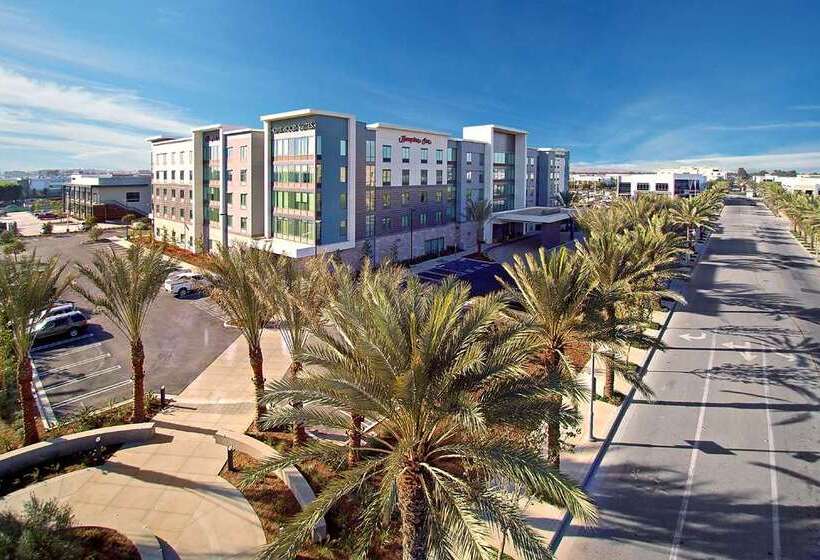 فندق Hampton Inn Long Beach Airport