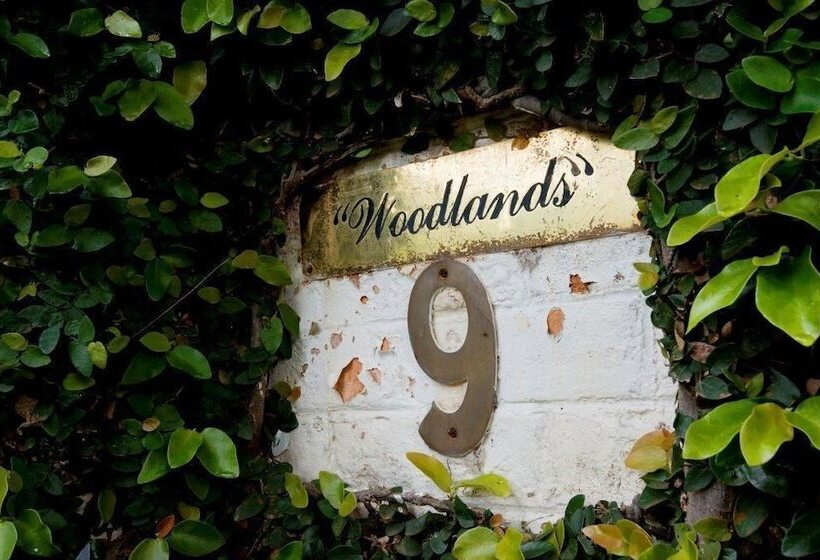 هتل Woodlands Guest Lodge