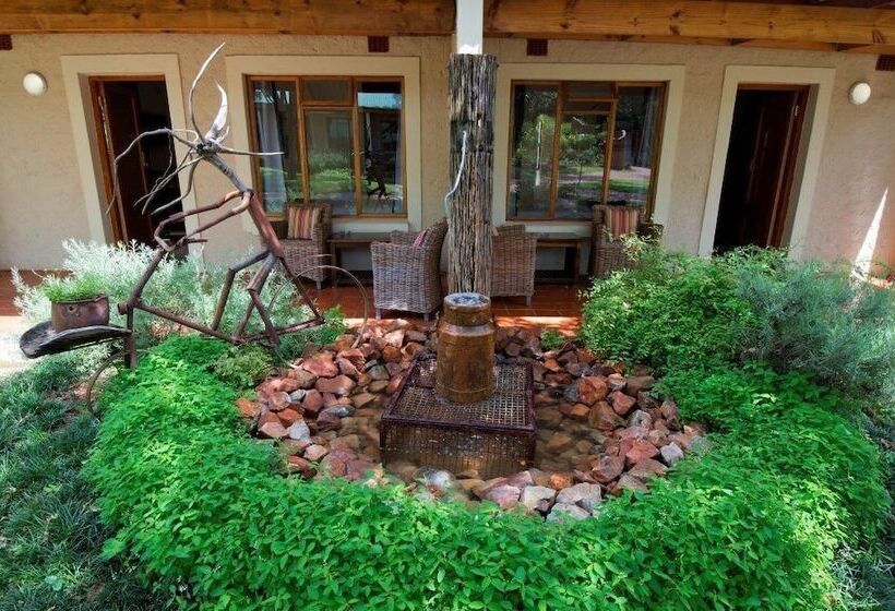 هتل Woodlands Guest Lodge