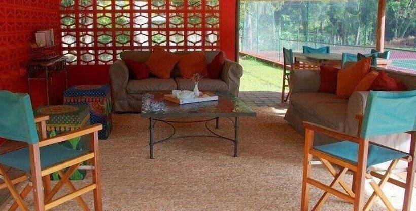 هتل Woodlands Guest Lodge