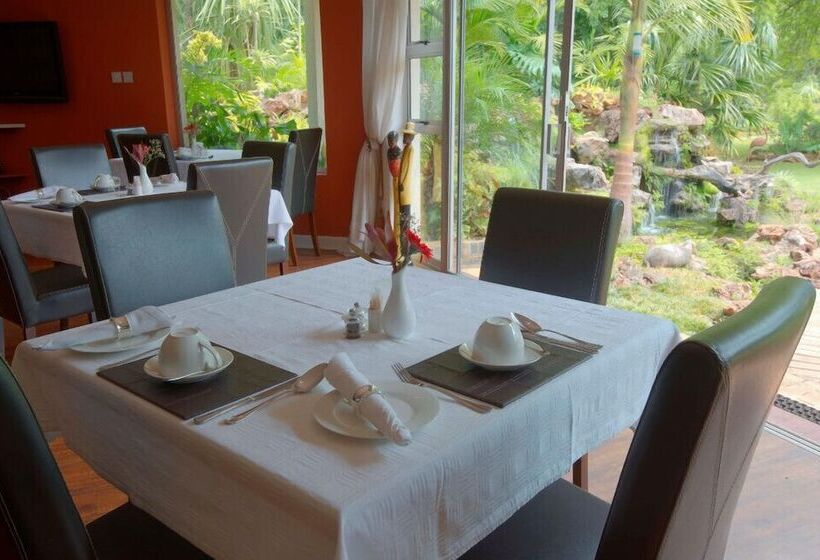 هتل Woodlands Guest Lodge