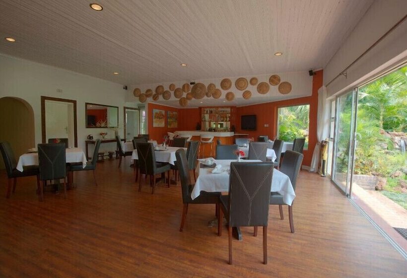 هتل Woodlands Guest Lodge