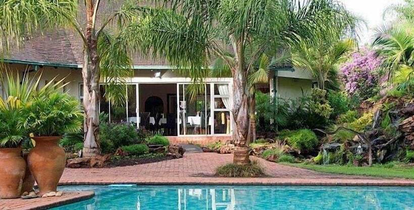 هتل Woodlands Guest Lodge