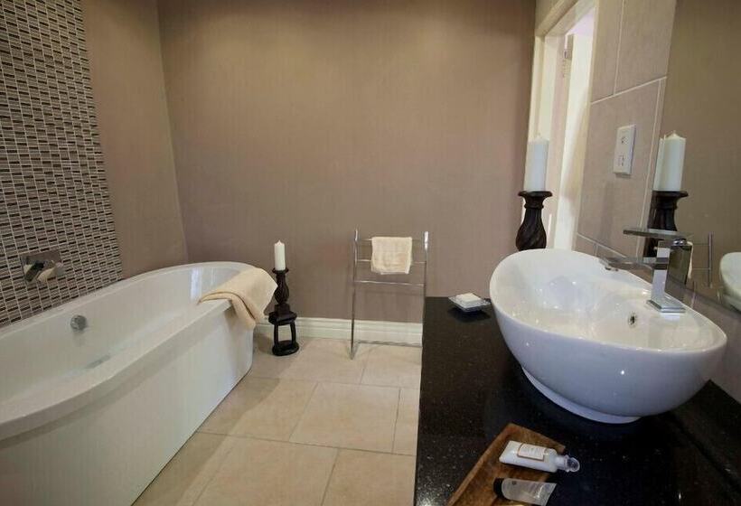 هتل Woodlands Guest Lodge