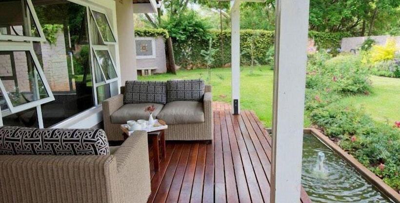 هتل Woodlands Guest Lodge