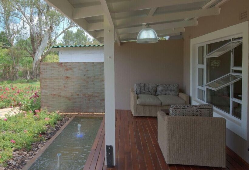 هتل Woodlands Guest Lodge