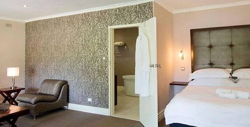 هتل Woodlands Guest Lodge