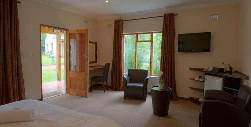 هتل Woodlands Guest Lodge