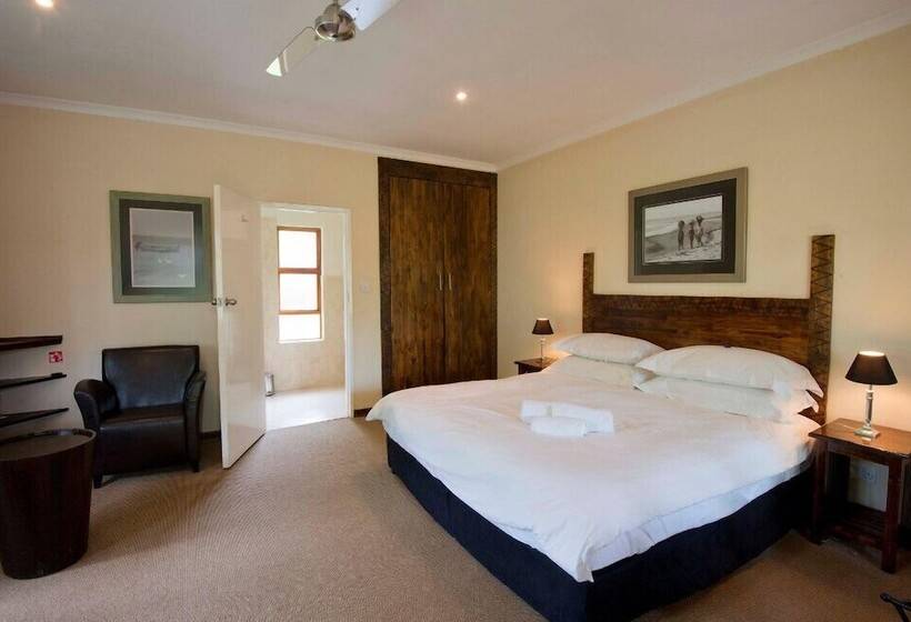 هتل Woodlands Guest Lodge