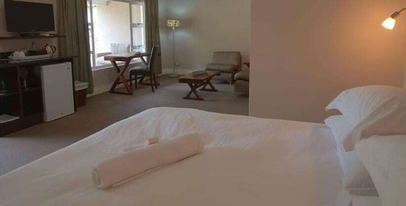 هتل Woodlands Guest Lodge