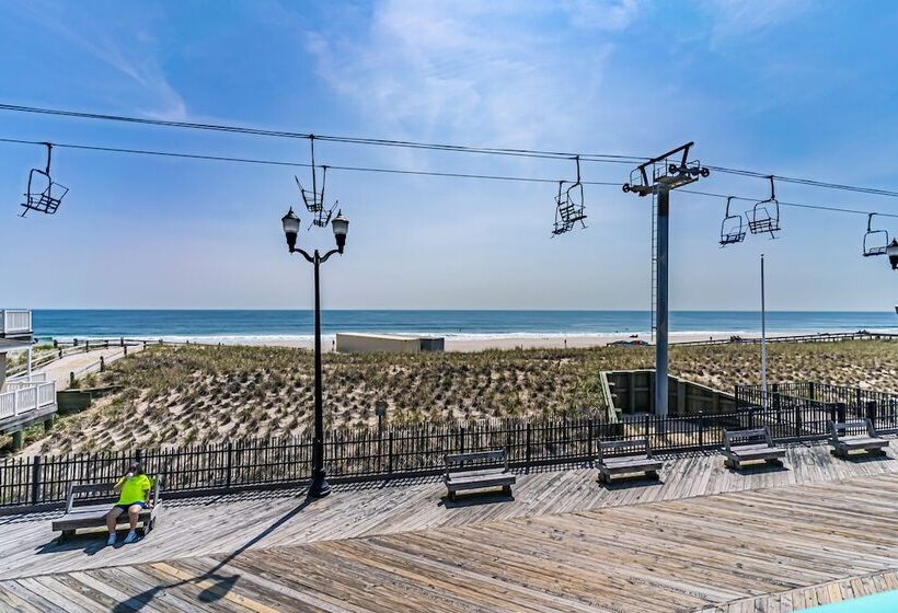 モーテル Boardwalk Sand & Surf Beach Hotel Oceanfront