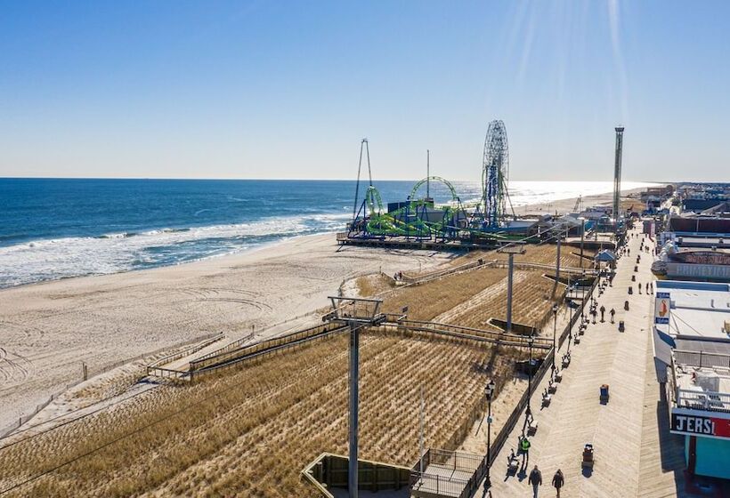 モーテル Boardwalk Sand & Surf Beach Hotel Oceanfront