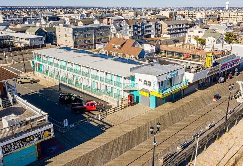 モーテル Boardwalk Sand & Surf Beach Hotel Oceanfront