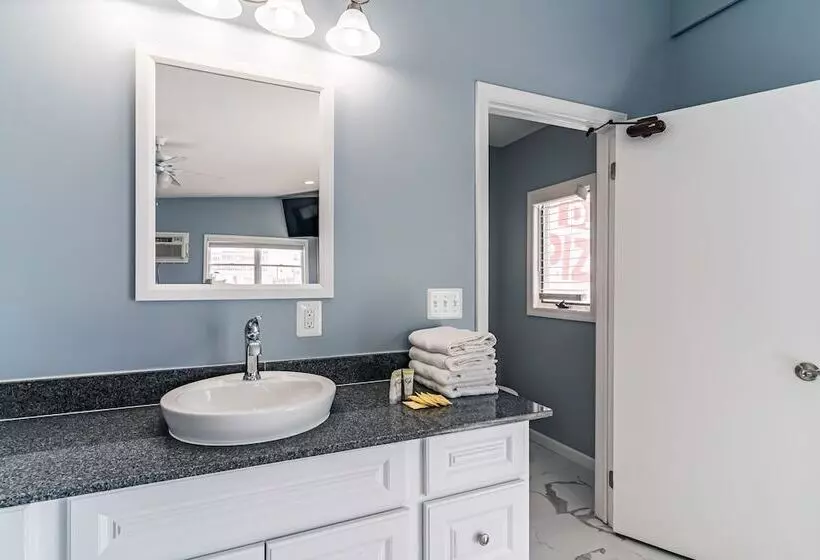 Motelli Boardwalk Sand & Surf Beach Hotel Oceanfront