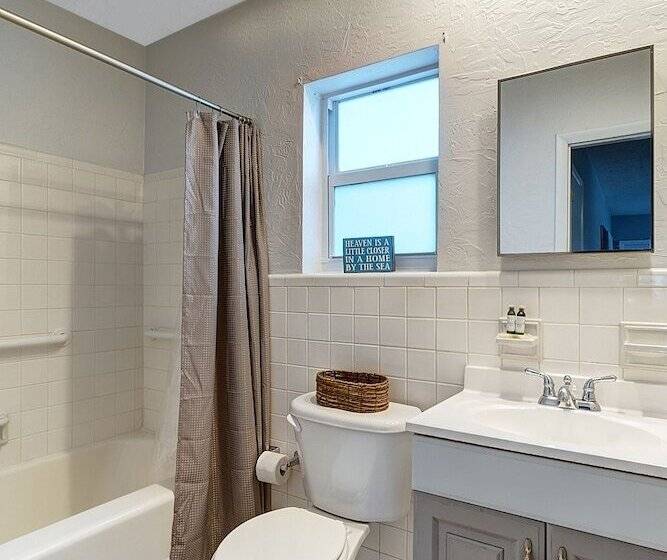 4145 By The Sea Inn & Suites