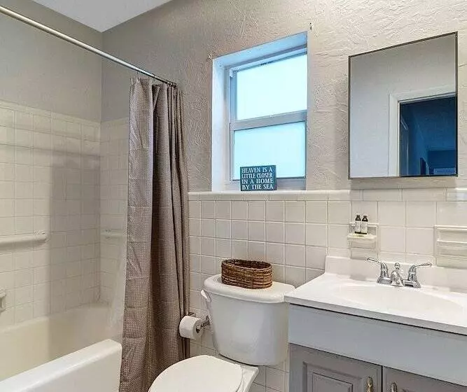 4145 By The Sea Inn & Suites