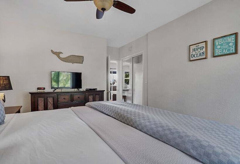 4145 By The Sea Inn & Suites