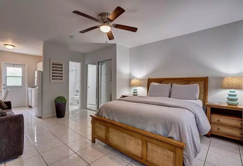 4145 By The Sea Inn & Suites