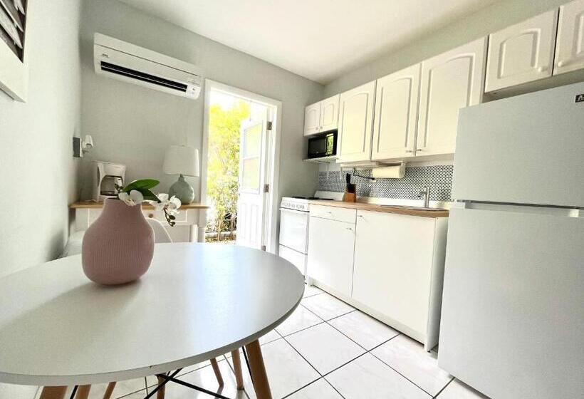 4145 By The Sea Inn & Suites