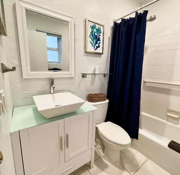 4145 By The Sea Inn & Suites
