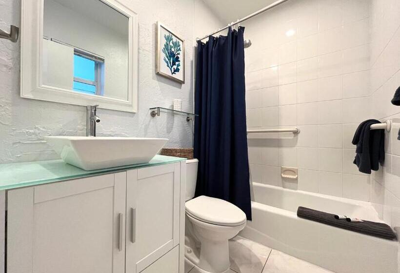 4145 By The Sea Inn & Suites