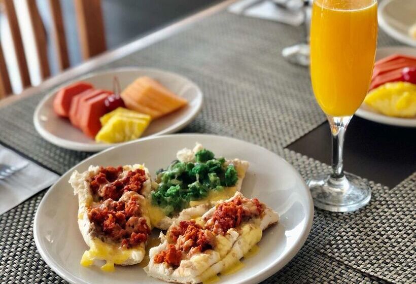 فندق Best Western Plus Metepec & Suites