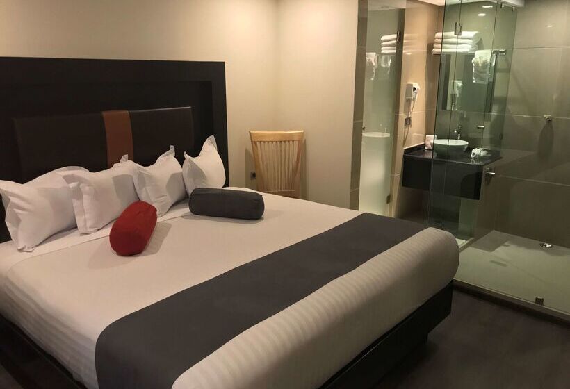 فندق Best Western Plus Metepec & Suites