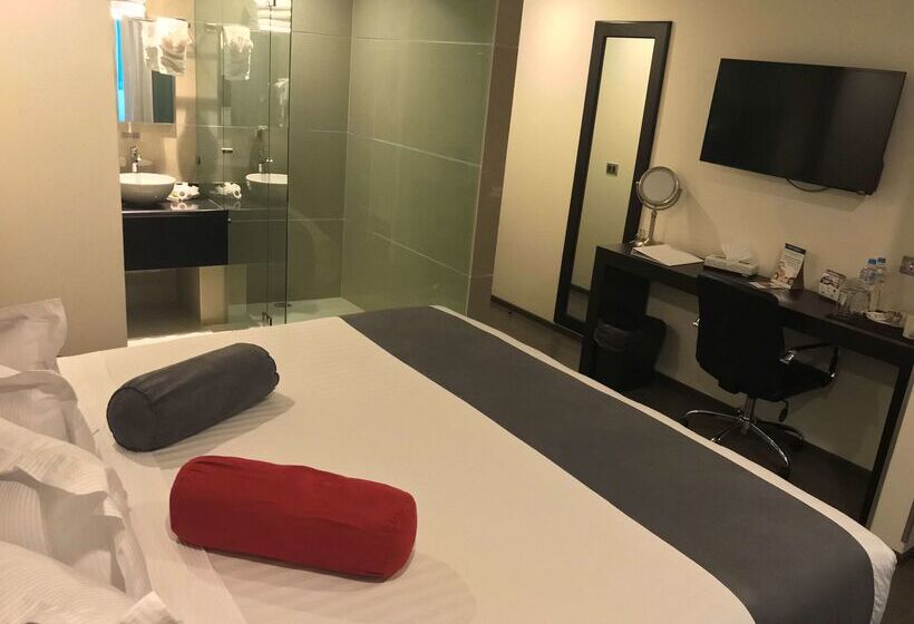 فندق Best Western Plus Metepec & Suites