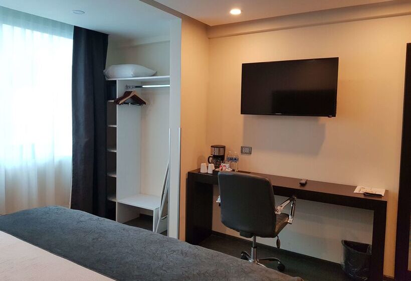 فندق Best Western Plus Metepec & Suites