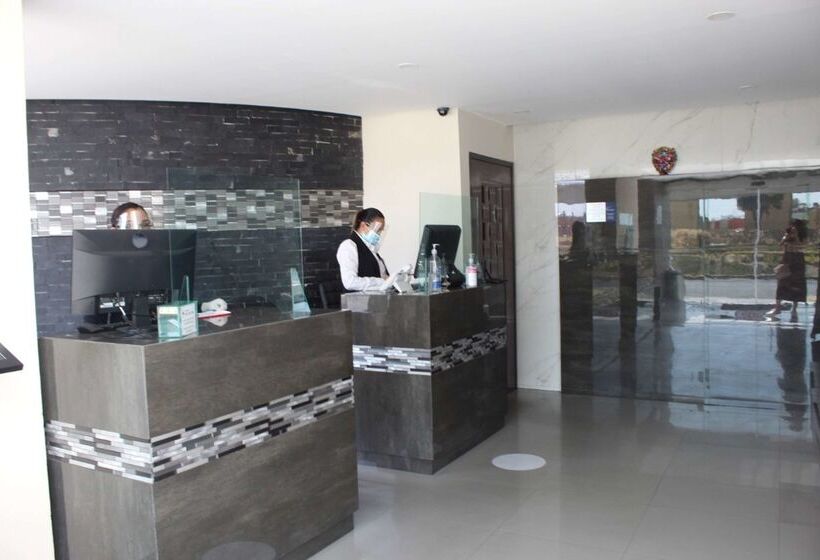 فندق Best Western Plus Metepec & Suites