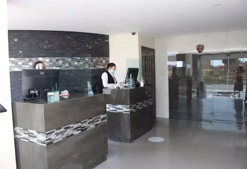 هتل Best Western Plus Metepec & Suites