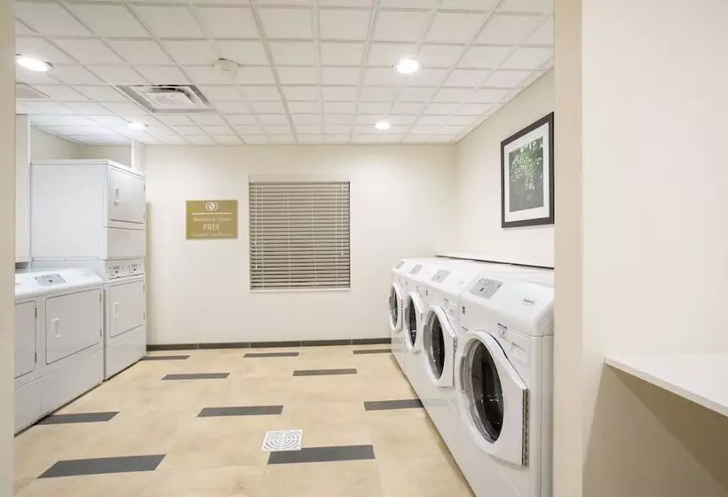 Hotelli Candlewood Suites Pueblo, An Ihg