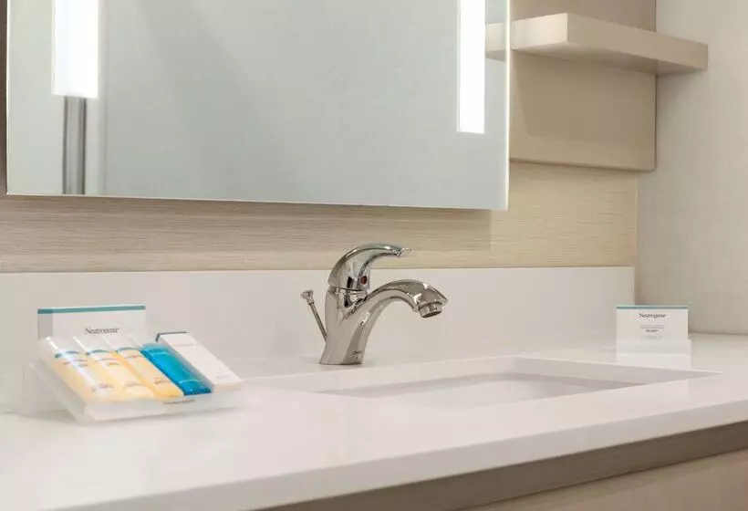 ホテル Hilton Garden Inn Houstonbaytown