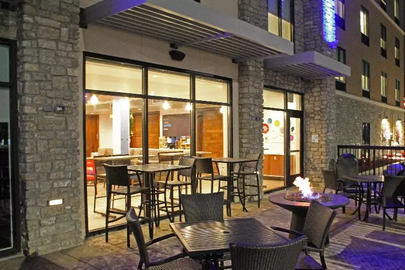 Hotelli Holiday Inn Express & Suites   St. Louis South   I 55, An Ihg