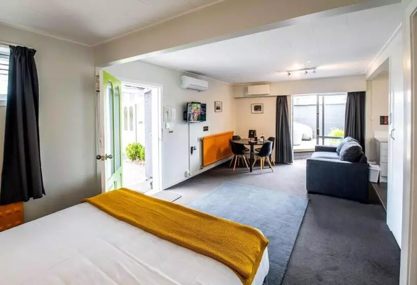 مُتل Aura Accommodation