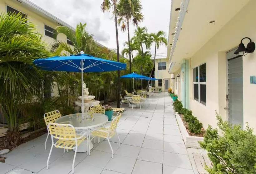Sunny Shores Inn & Suites