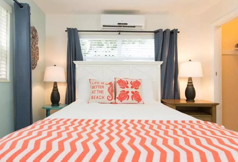 Sunny Shores Inn & Suites