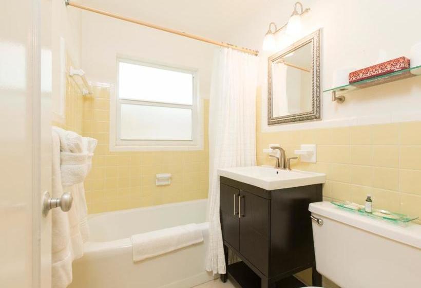 Sunny Shores Inn & Suites