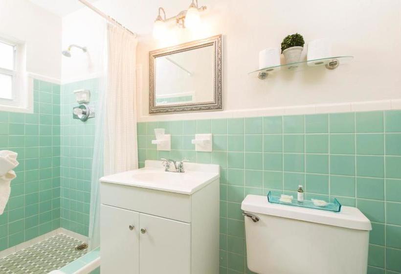 Sunny Shores Inn & Suites