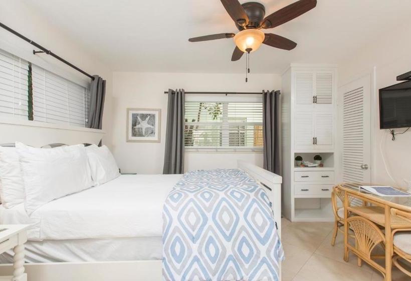 Sunny Shores Inn & Suites