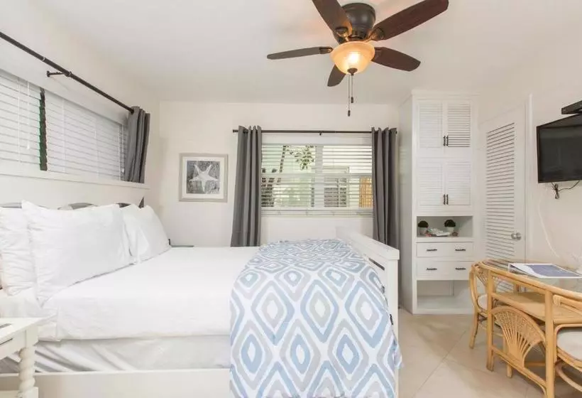 Sunny Shores Inn & Suites