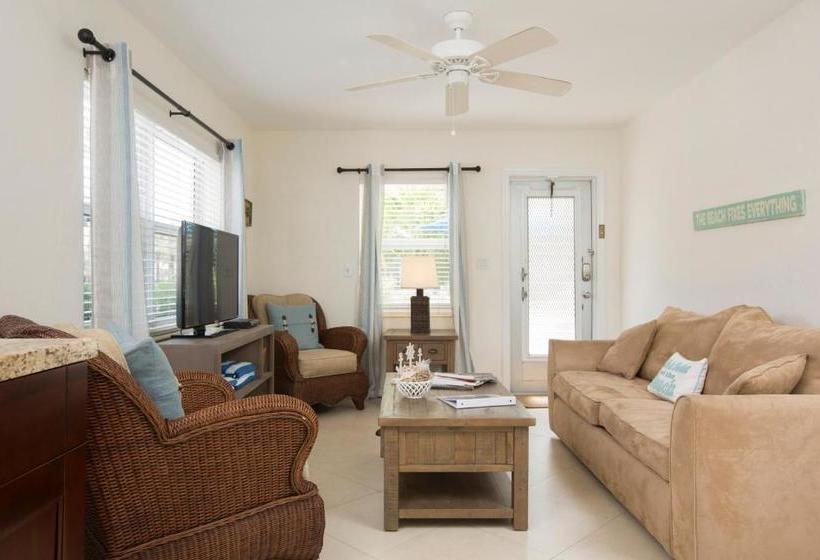 Sunny Shores Inn & Suites