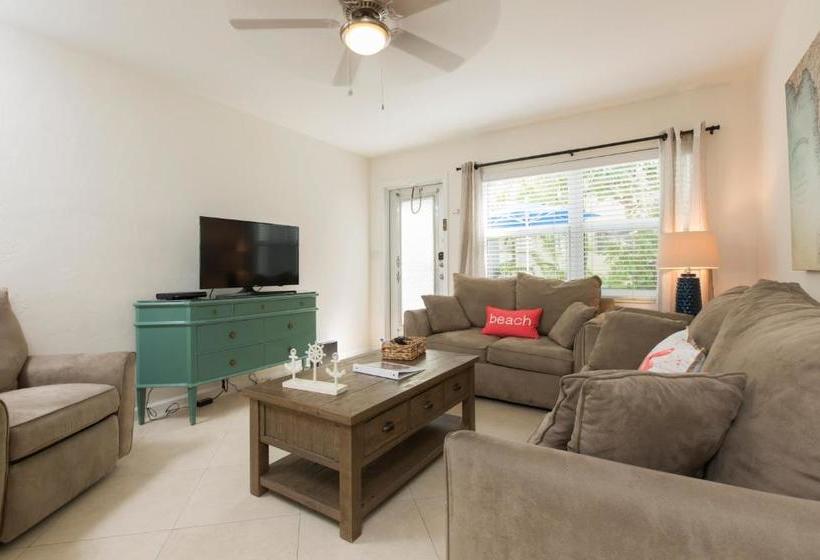 Sunny Shores Inn & Suites